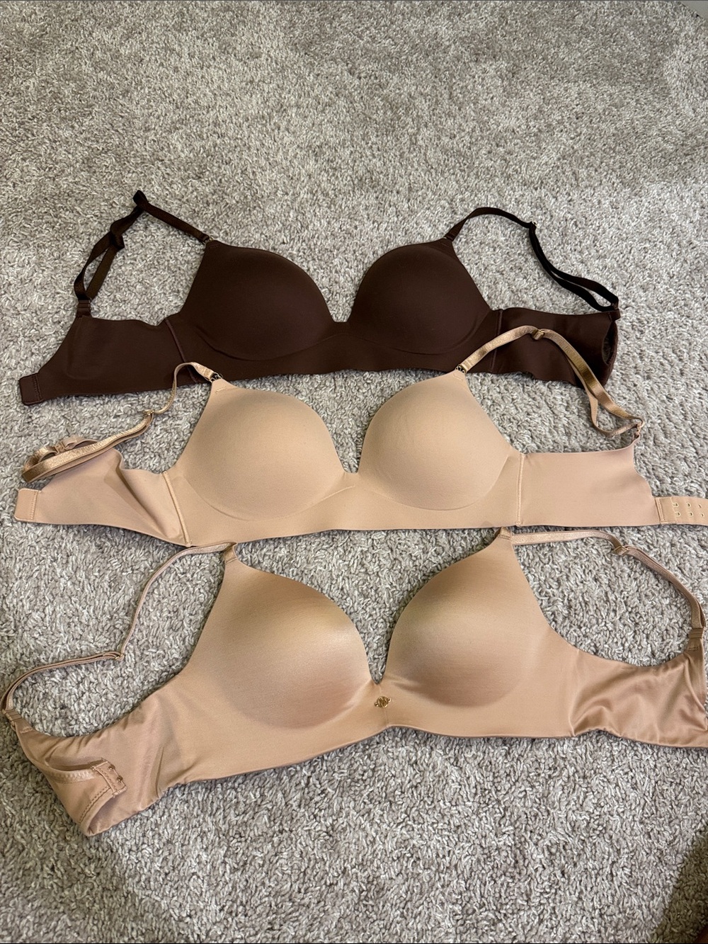 PLEASE READ DESCRIPTION 32C Memory foam push up bra wireless victorias secret